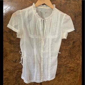 Banana Republic White fitted blouse with ties.